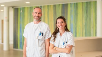 Dre Carole Pietropaoli, infectiologue et Dr Benoit Falquet, pharmacien