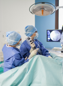 Nos chirurgiens urologiques proposent des opérations mini-invasives.