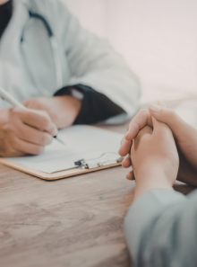 Consultation entre un médecin et un patient