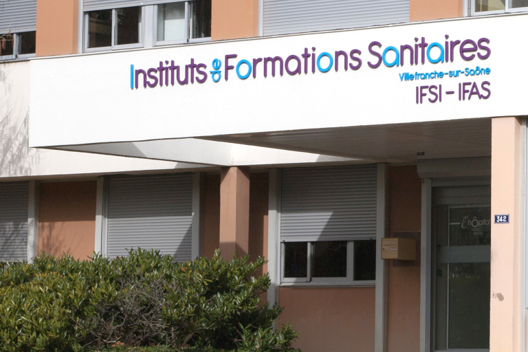 Entrée de l'institut de formations de Villefranche-sur-Saône