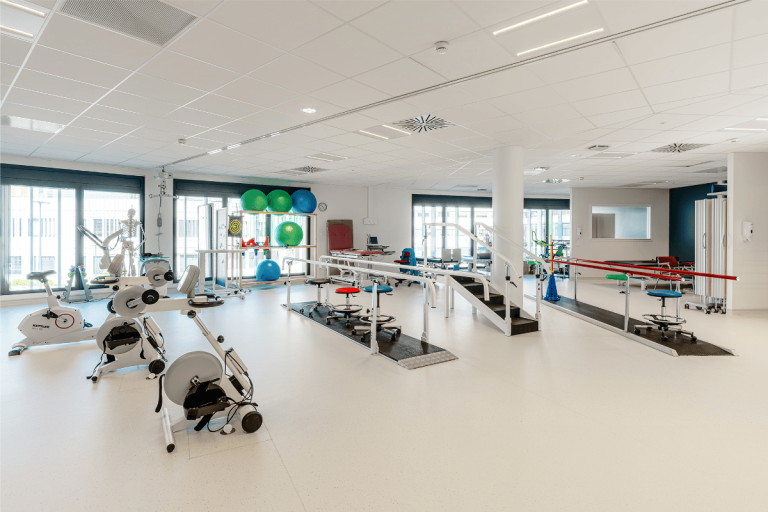 Salle de kinésithérapie de l'hôpital de Villefranche-sur-Saône