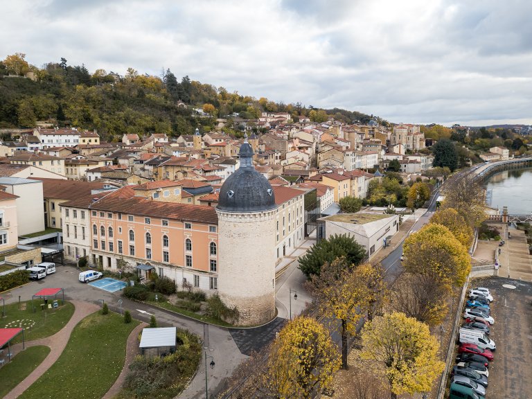 vue aérienne de l'hôpital de Trévoux