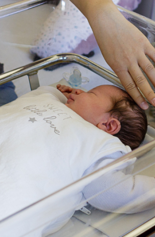 Plus de 2000 bébés naissent chaque année dans notre maternité des Hôpitaux Nord-Ouest.