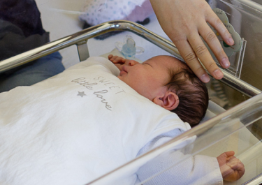 Plus de 2000 bébés naissent chaque année dans notre maternité des Hôpitaux Nord-Ouest.